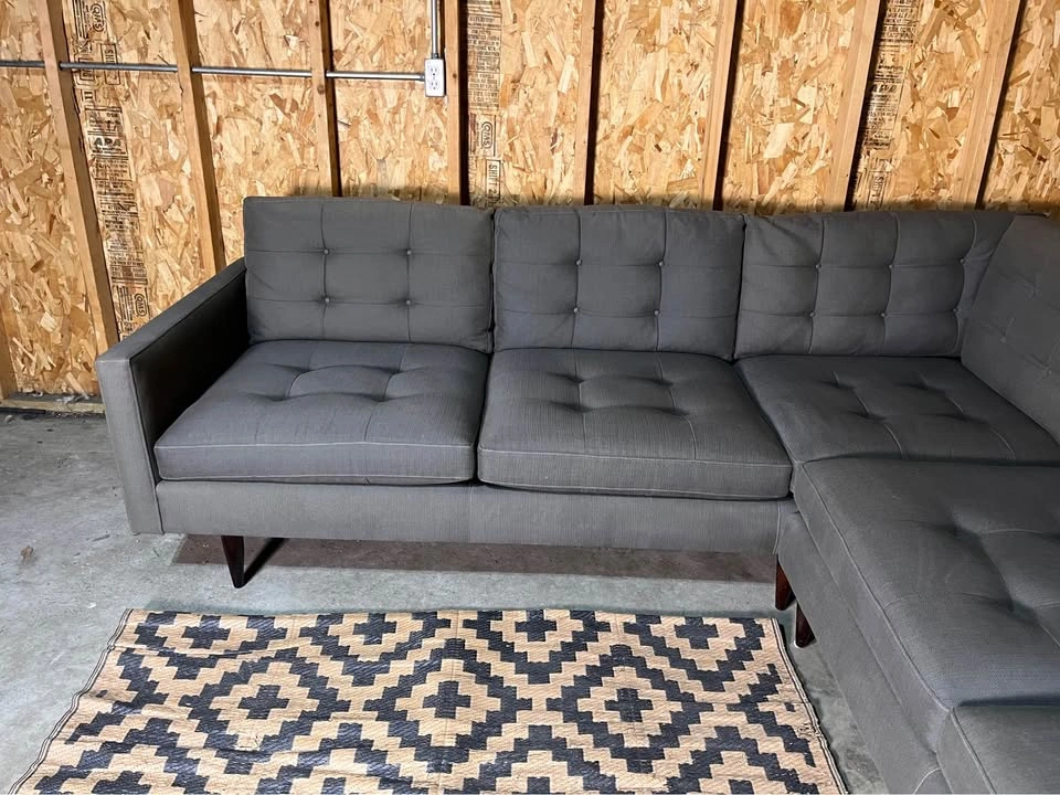 🚚FREE DELIVERY - Crate & Barrel Petrie Sectional Sofa - photo 4
