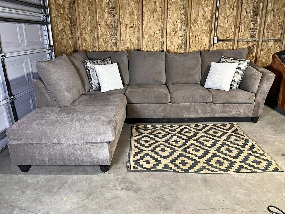 🚚FREE DELIVERY- Taupe L-Shaped Sectional Sofa