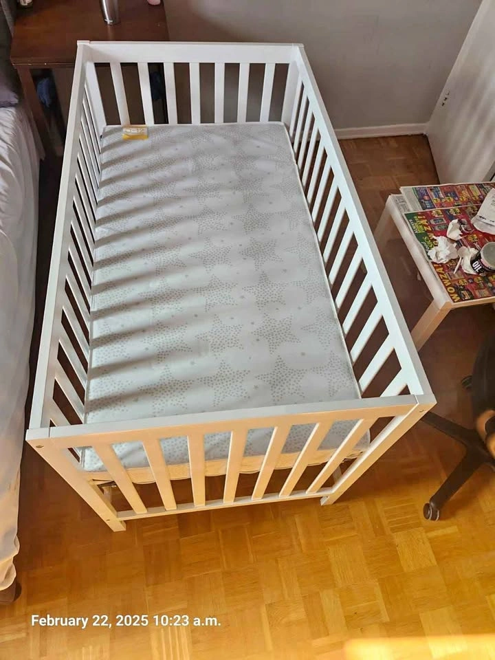 Baby crib with mattress