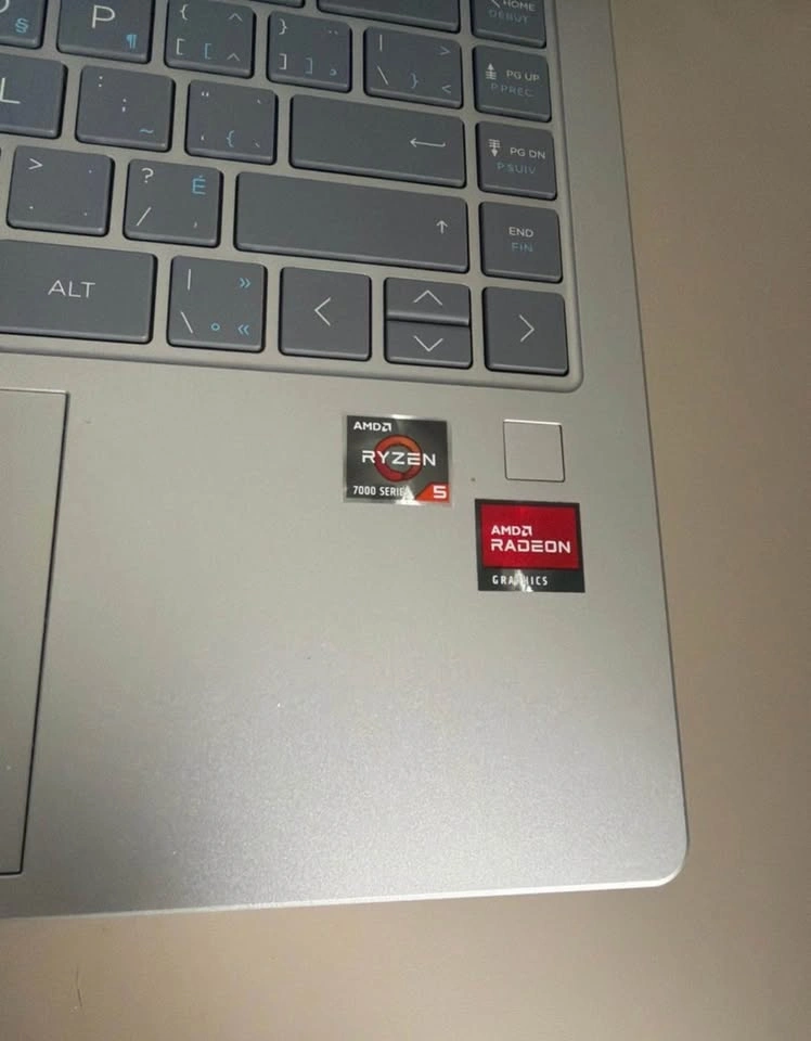 HP Laptop - photo 2