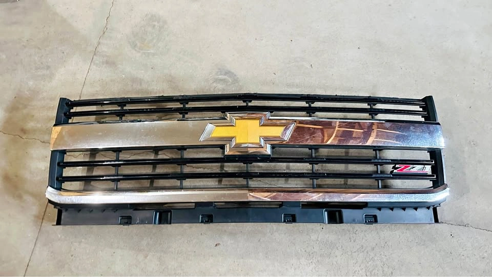 OEM Chevy Silverado 2500/3500 HD Z71 Chrome Grille