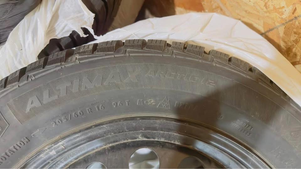 205/60R16 96T Winter Tires With Rims - photo 4