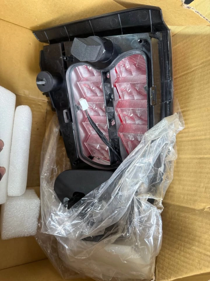 Ford Explorer LED Tail Light Assembly - photo 2