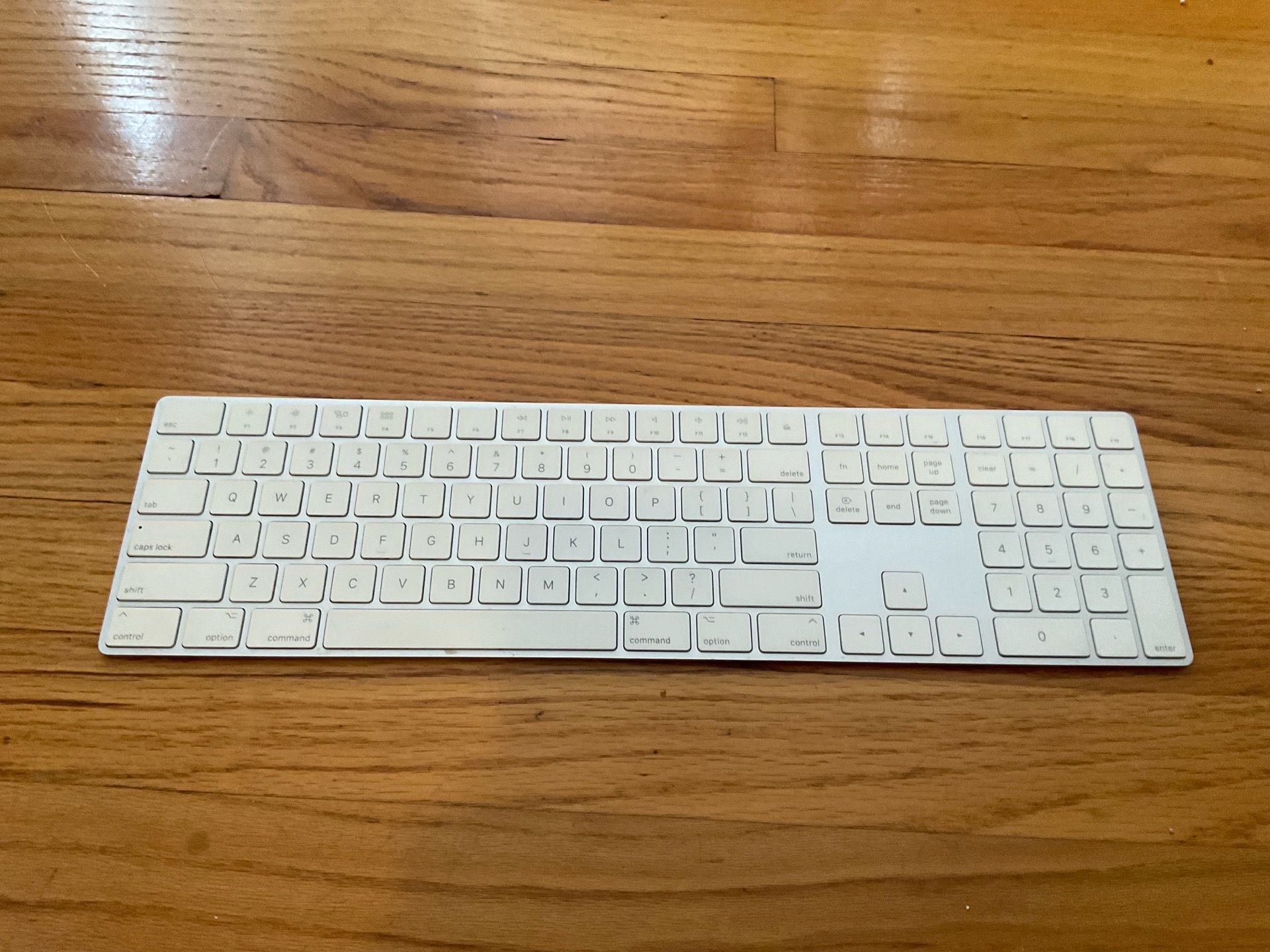 Full magic wireless apple keyboard
