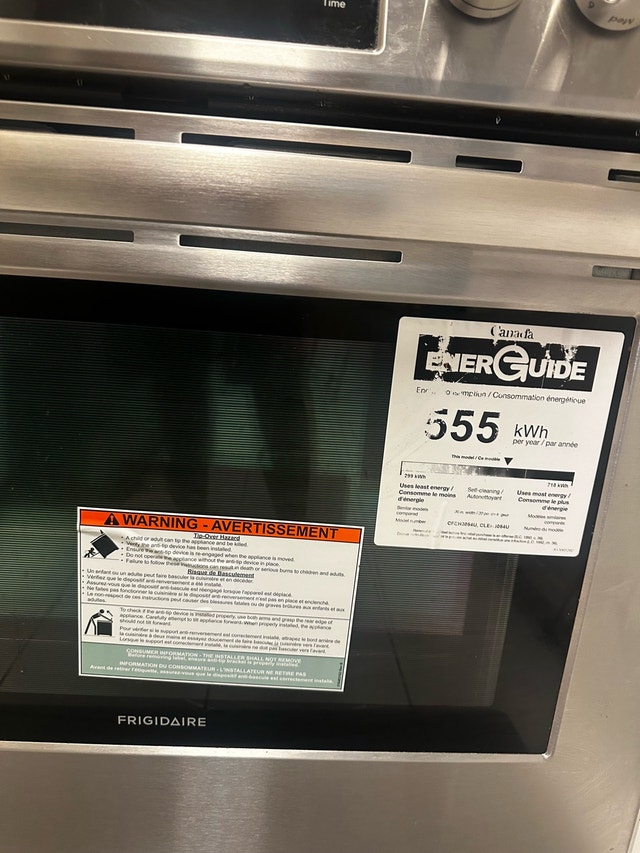 Frigidaire sparsely used stove - photo 4