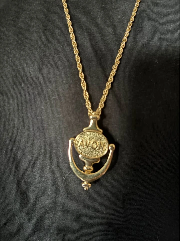 Avon Gold-Tone Door Knocker Pendant Necklace - photo 2