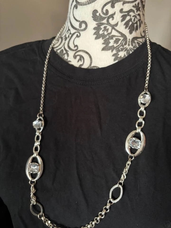 Silver-Toned Necklace Set with Crystal Accents - photo 2