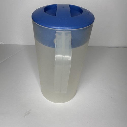 Vintage Rubbermaid 2 Quart / 2.1 Liter Servin Saver Pitcher - photo 3