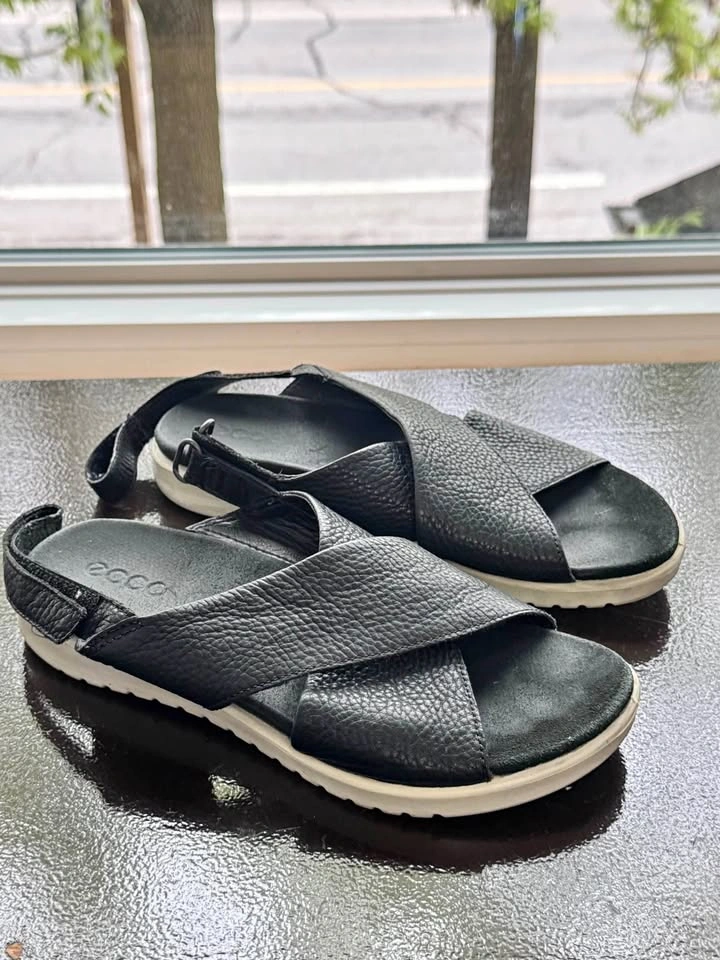 Ecco Black Crossover Strap Sandals Size 35.5-36