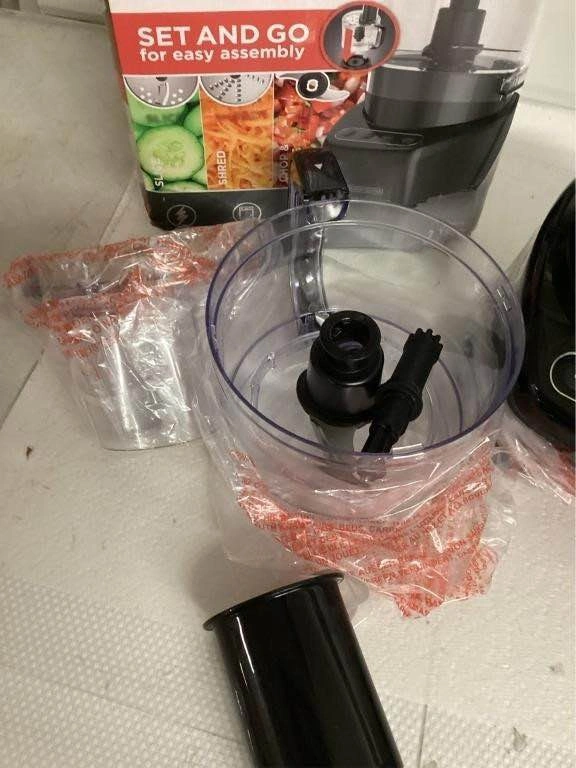 Brand new BLACK+DECKER 3-IN-1 FOOD PROCESSOR FP4200BC - photo 3
