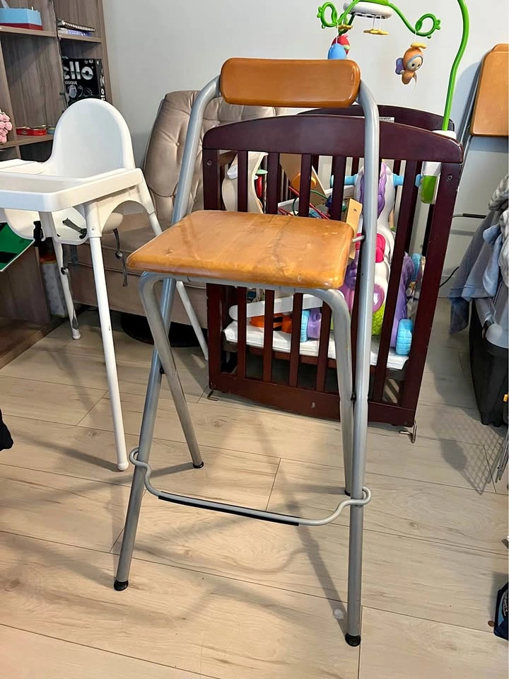 2 Foldable Bar Stools Chair