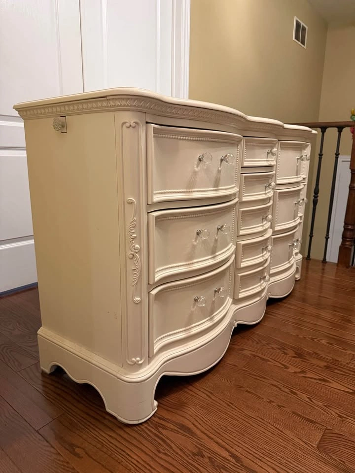 Cream French Provincial Style Dresser with Crystal Knobs - photo 4