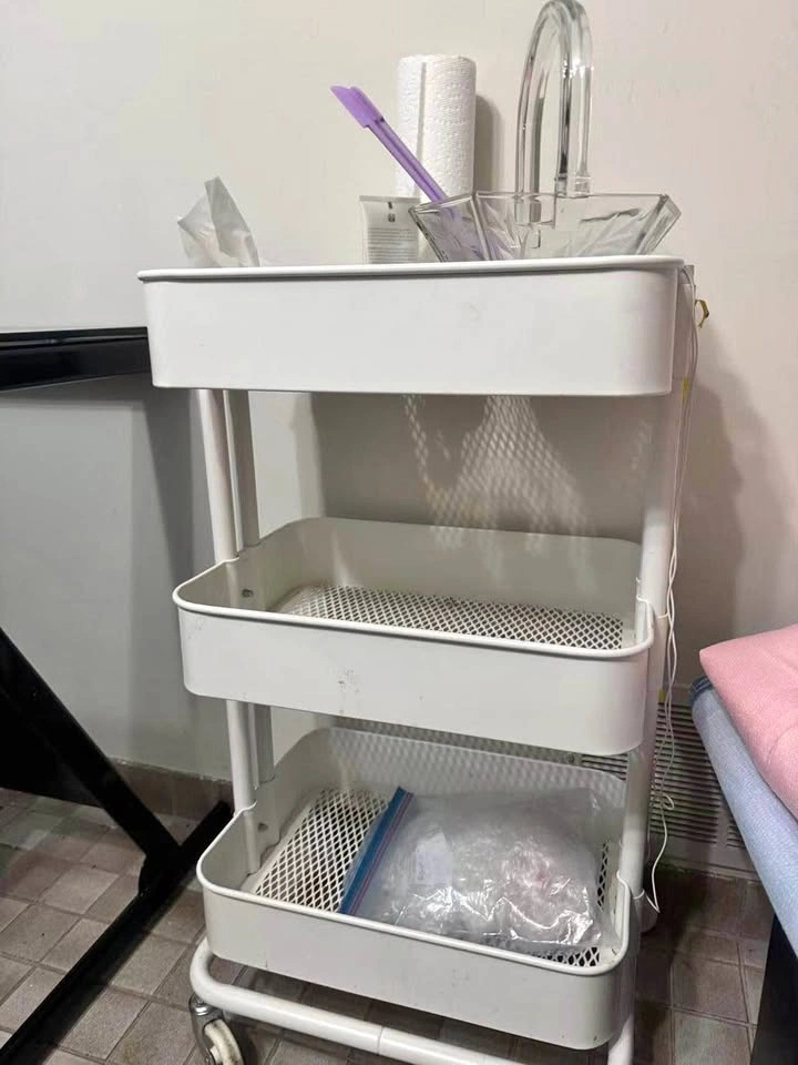 Rolling basket shelves