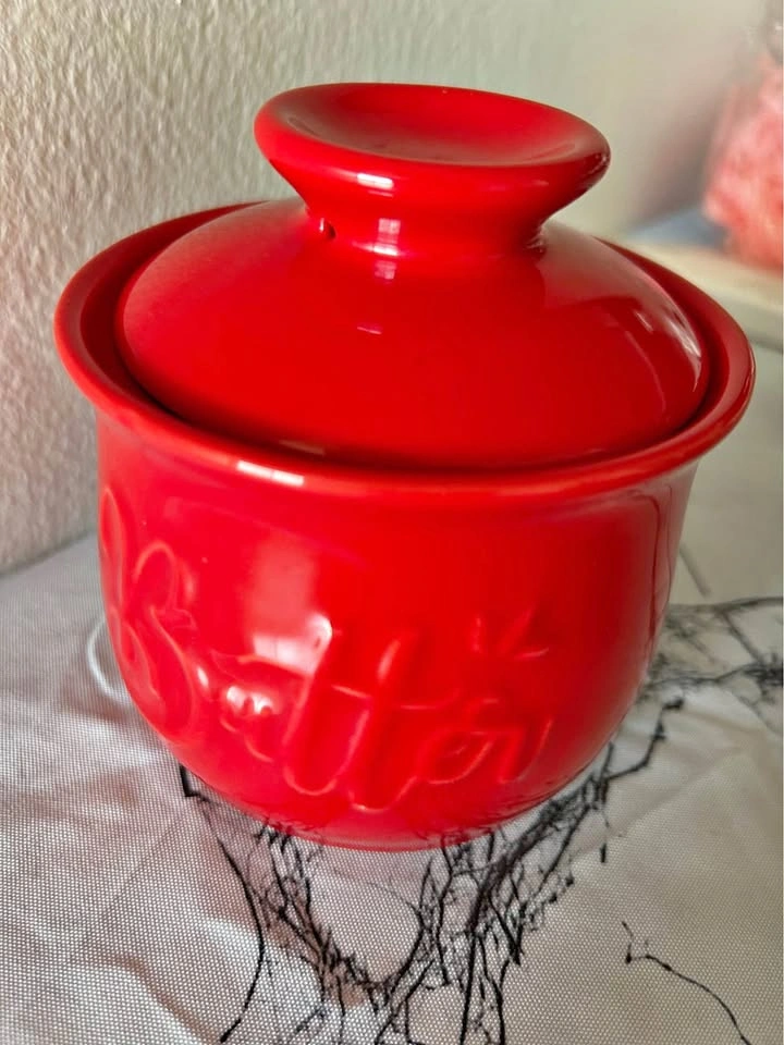 MAIA CERAMIC BUTTER CROCK 5.5 OZ, RED BUTTER DISH