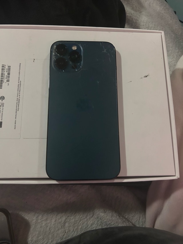 iPhone 12 Pro Max (READ DESCRIPTION)