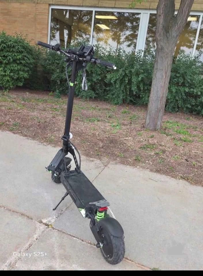 Gyrocopters Plaid 3.0 Electric Scooter - Pristine Condition - photo 3