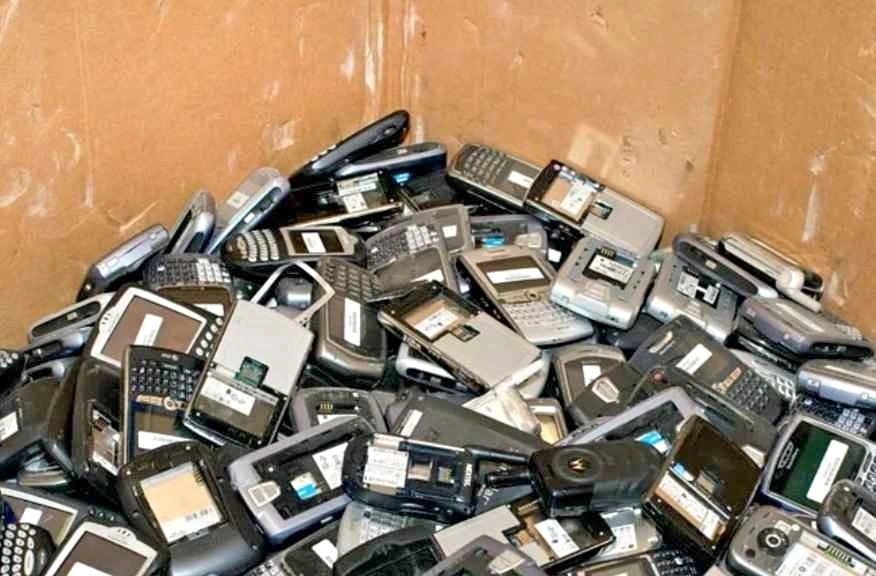 DONATE OLD SMART PHONES Reduce EWaste