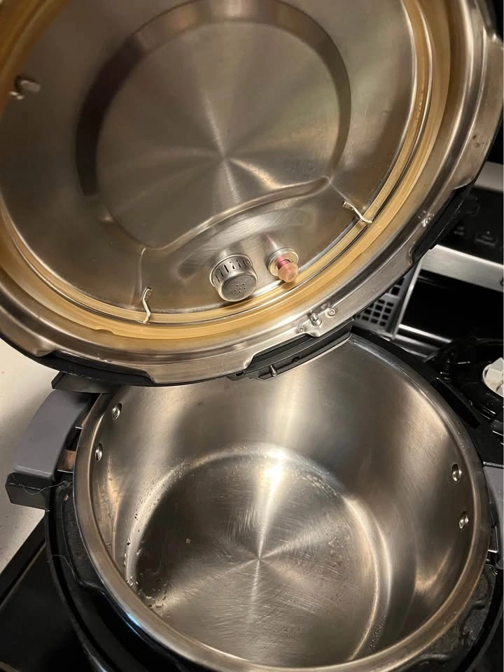 Instant Pot Duo Evo 60 9 in 1 Pressure Cooker - photo 2