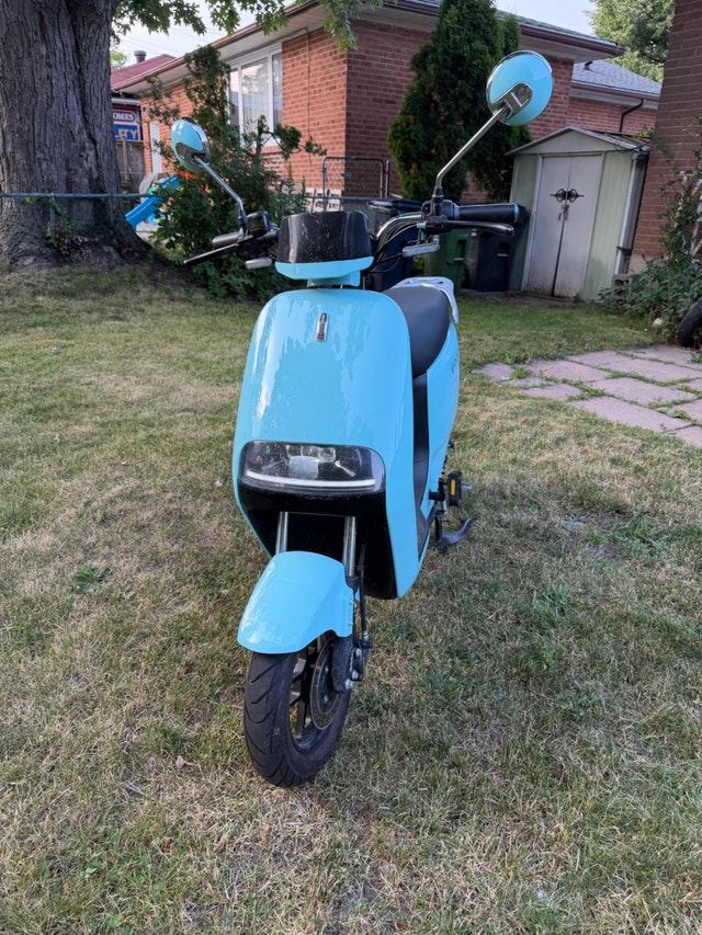 Emmo Ado electric scooter