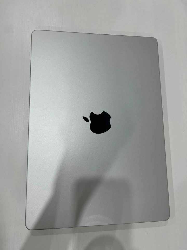2024 MacBook M3 8GB RAM 512GB SSD Broken Display - photo 2