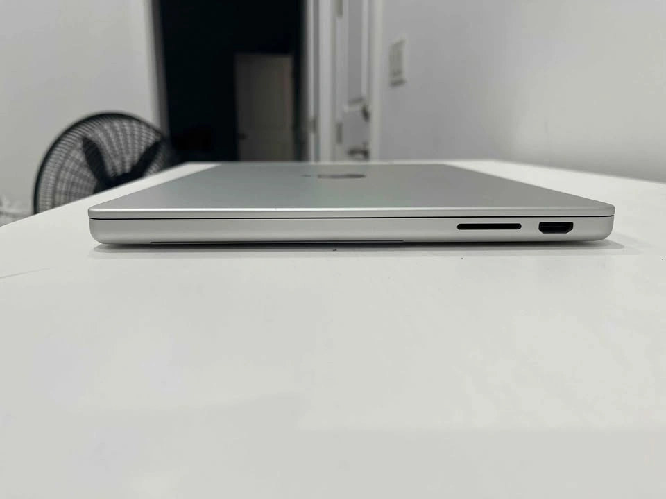 2024 MacBook M3 8GB RAM 512GB SSD Broken Display - photo 3