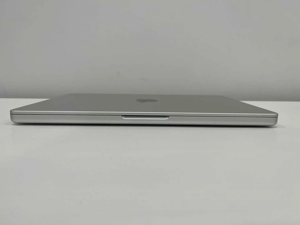 2024 MacBook M3 8GB RAM 512GB SSD Broken Display - photo 4