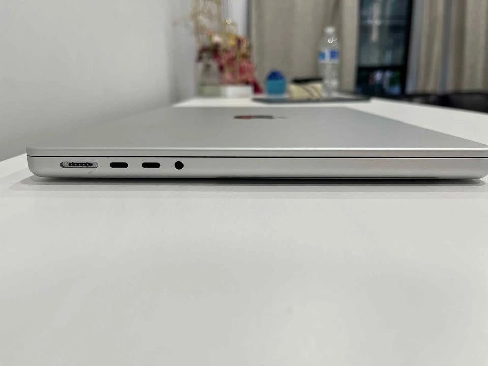 2024 MacBook M3 8GB RAM 512GB SSD Broken Display - photo 5