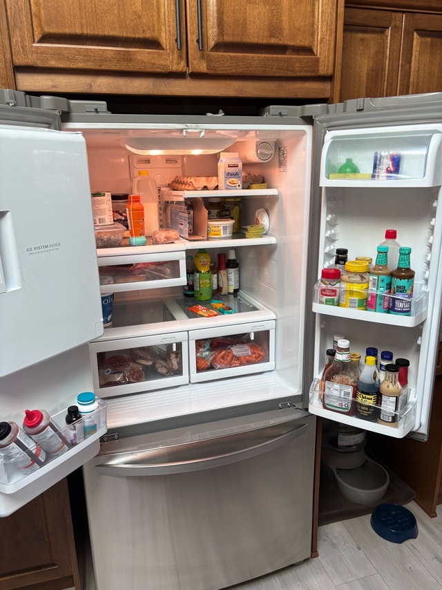 33” LG fridge for sale - photo 2