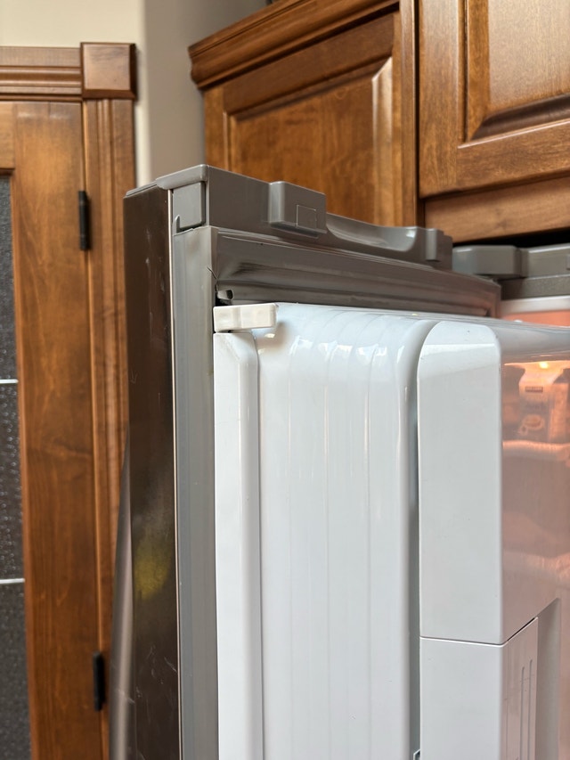 33” LG fridge for sale - photo 4