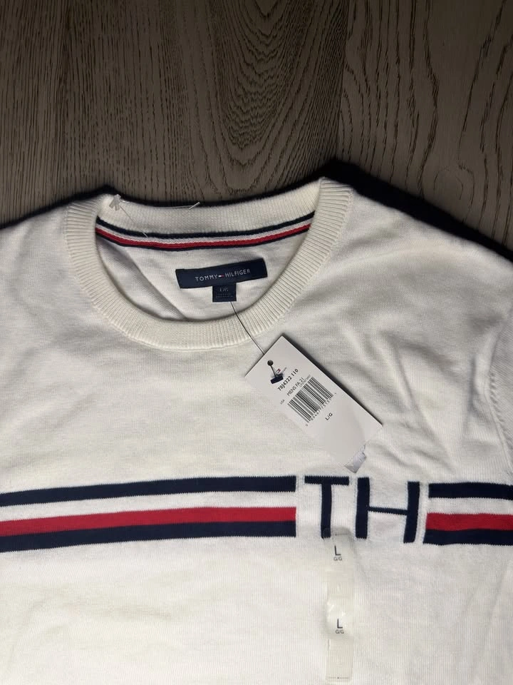 Brand New Tommy Hilfiger Crewneck Sweater – Men's Size Large - photo 2