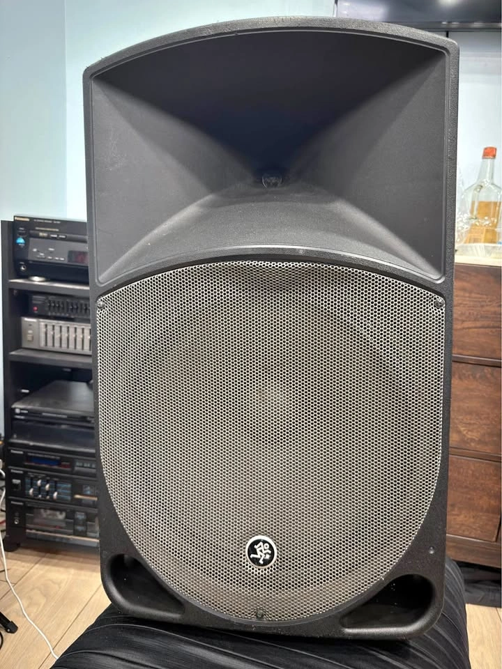 Mackie Thump 15A + Mackie HD1501 Powered PA System