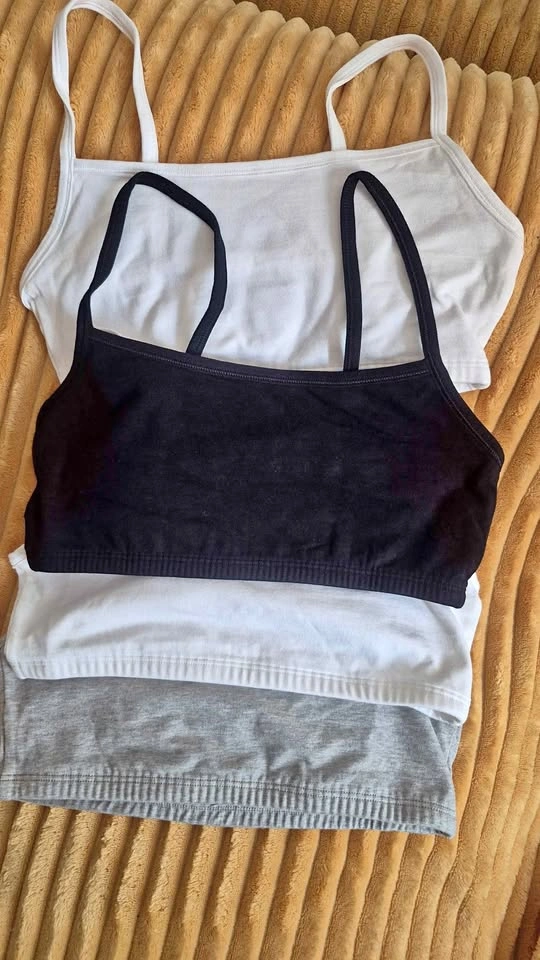 Fruit of the Loom Sports Bras size 34 Set of 4