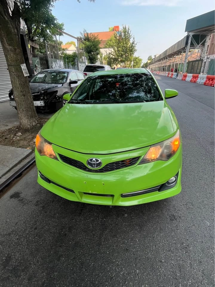 2013 Toyota Camry · SE - photo 2