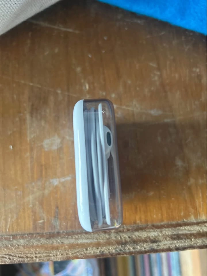 Apple EarPods with 3.5mm Headphone Plug - photo 3