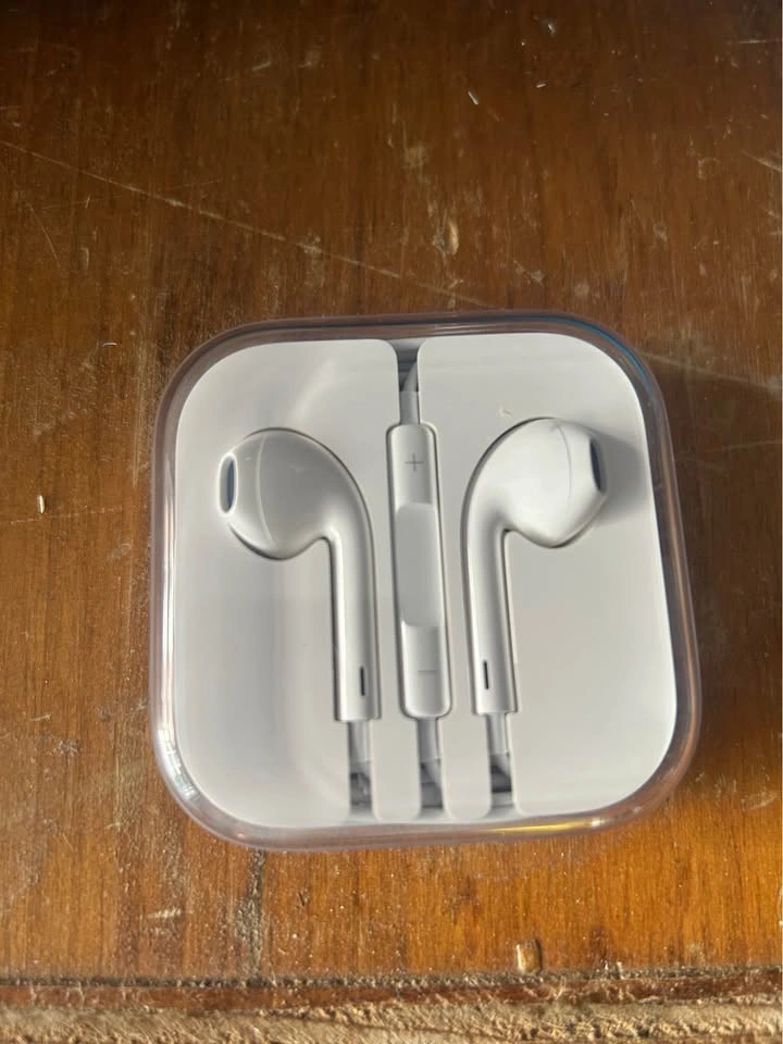 Apple EarPods with 3.5mm Headphone Plug - photo 4