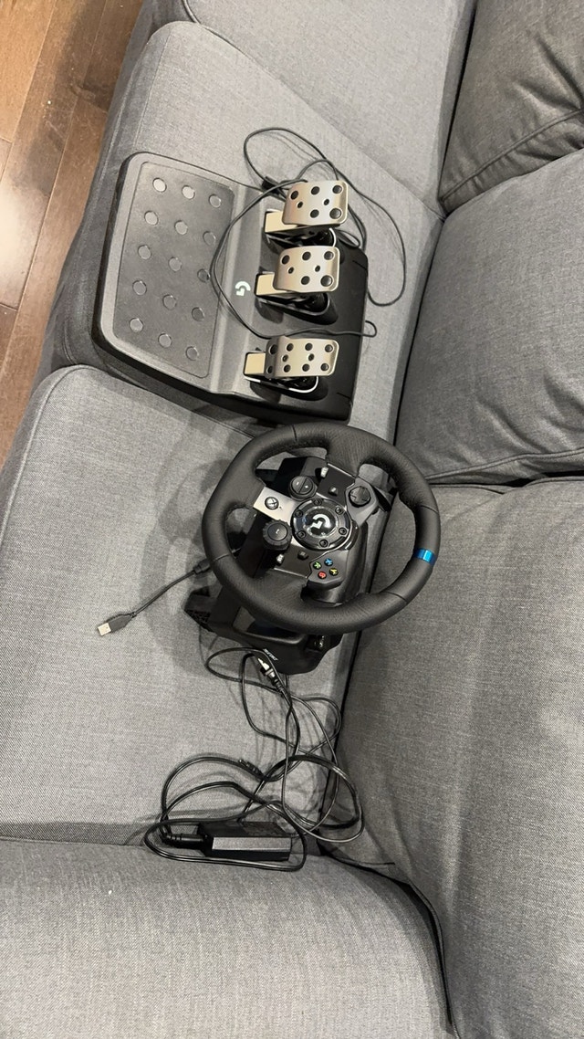 Logitech G923 Racing Wheel and Pedals for Xbox/PC - photo 4