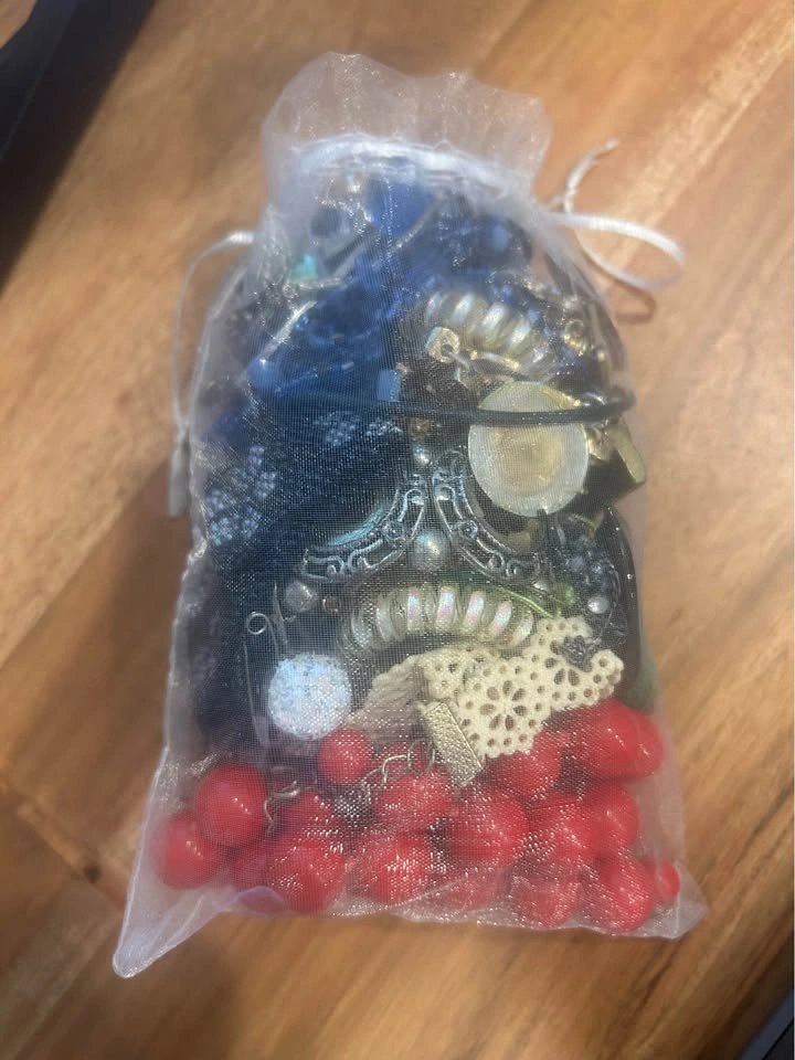 Assorted Costume Jewelry Lot for crafts - photo 2