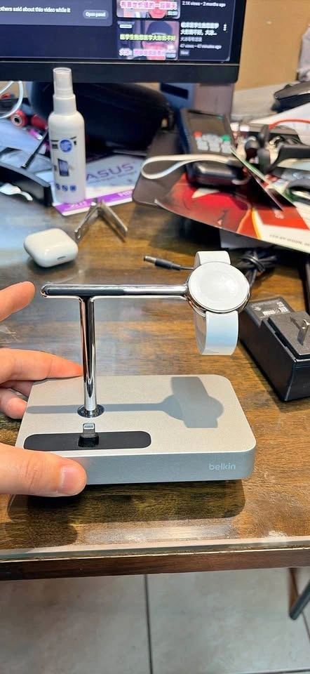 Belkin charging stand for Apple Watch iPhone