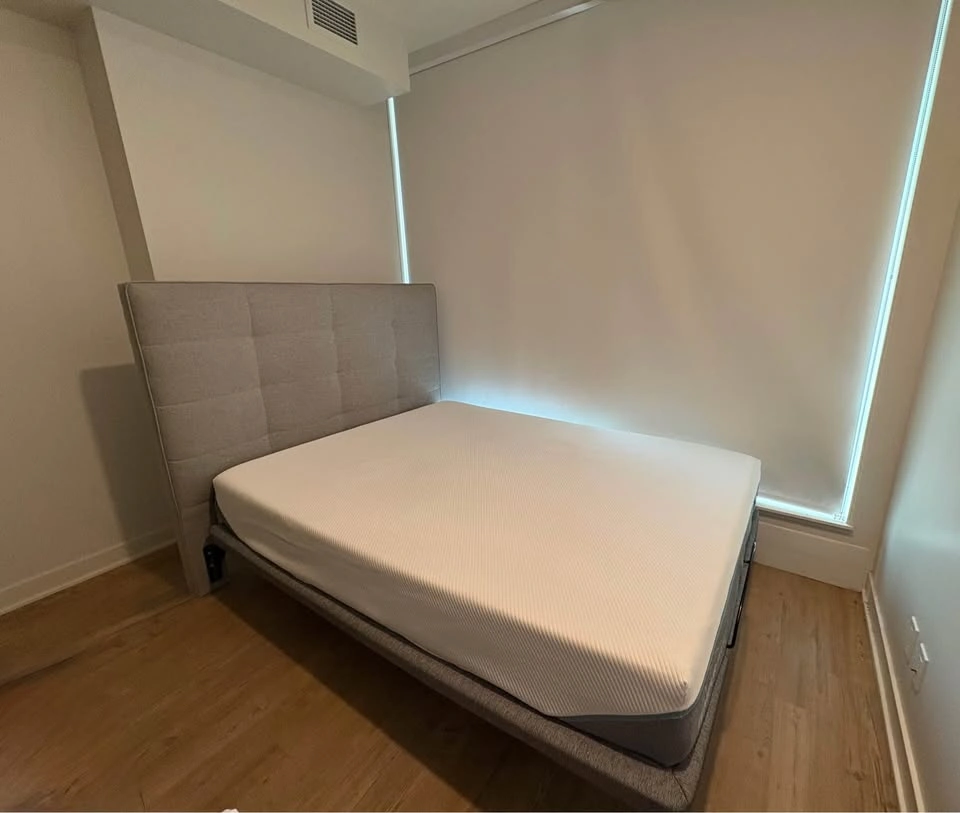 Queen size bed set—Tempur-Pedic mattress, Leggett & Platt adjust - photo 2