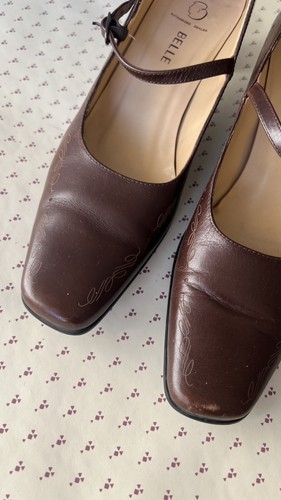 BELLE Brown Leather Mary Jane Pumps Size 5.5-6 - photo 2