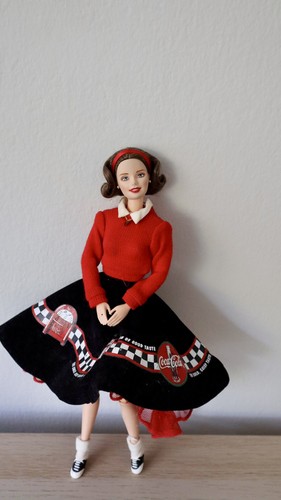 1999 Coca-Cola Sweetheart Barbie Doll NRFB Mattel Collector Edit - photo 2