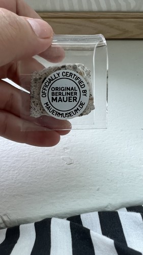 Authentic Berlin Wall Piece Bought From Berlin with certificate - photo 2