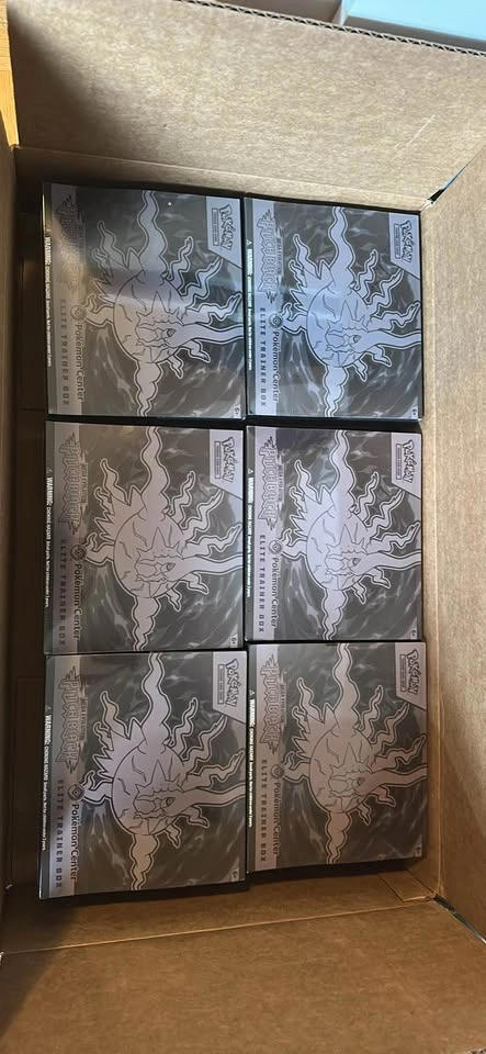 Pokémon Center Pitch Black Elite Trainer Box - photo 2