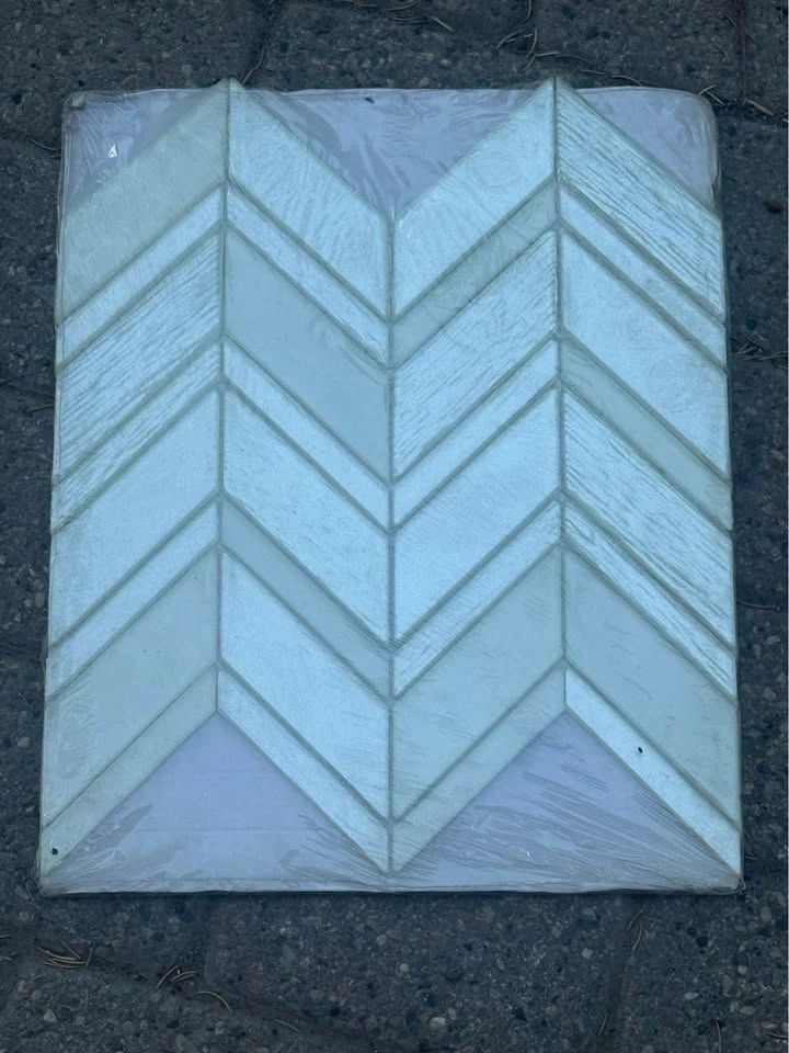 Glass Backsplash Tiles | Silver Chevron - photo 4