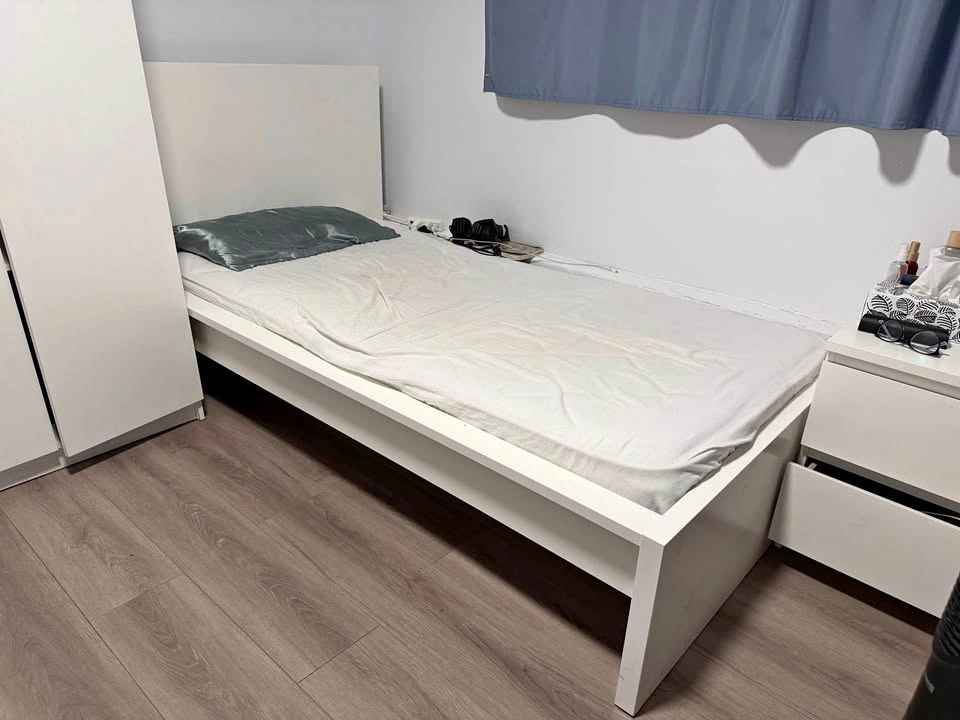 Twin bed