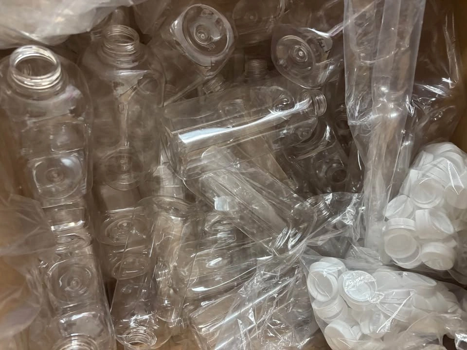 Uline 8oz and 32oz Clear Plastic Juice Bottles - photo 2