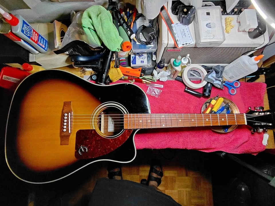 Epiphone AJ-210CE VS Acoustic/Electric Guitar