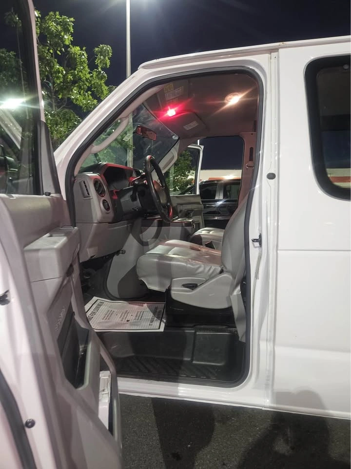 2013 Ford E250 Cargo Van - photo 2