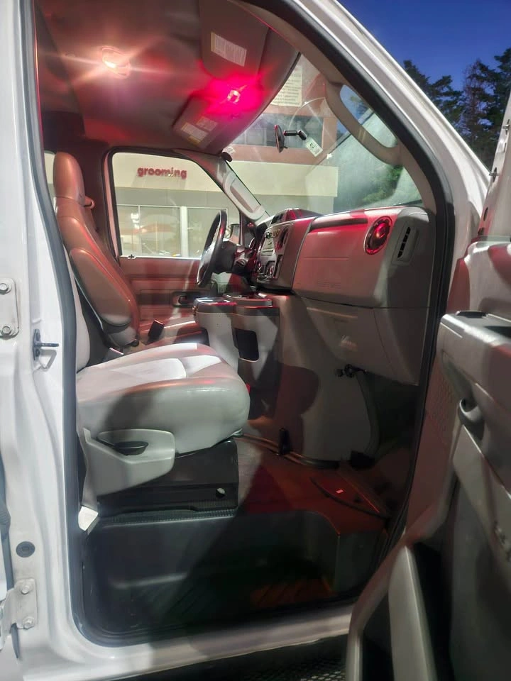 2013 Ford E250 Cargo Van - photo 3