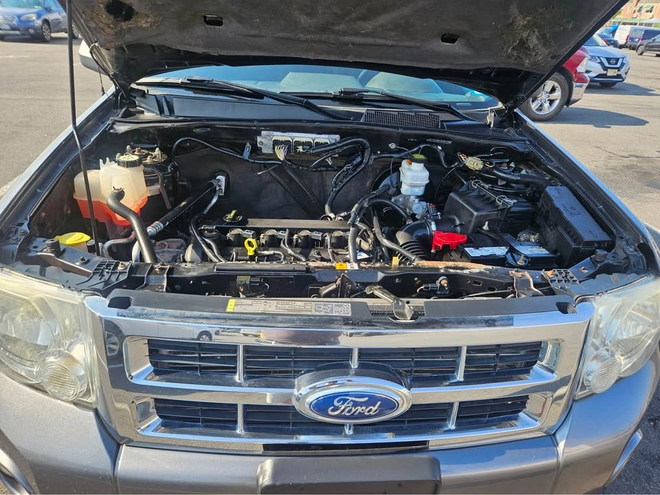 2012 Ford Escape · XLT Sport Utility 4D - photo 2